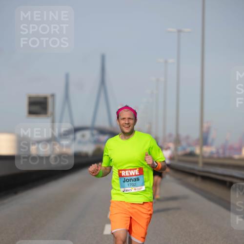 03.10.2026 - Köhlbrandbrückenlauf Michael Strokosch http://msf.ph/oto/10804096 03.10.2026 09:41:12 Position 3 1702 meine-sportfotos.de