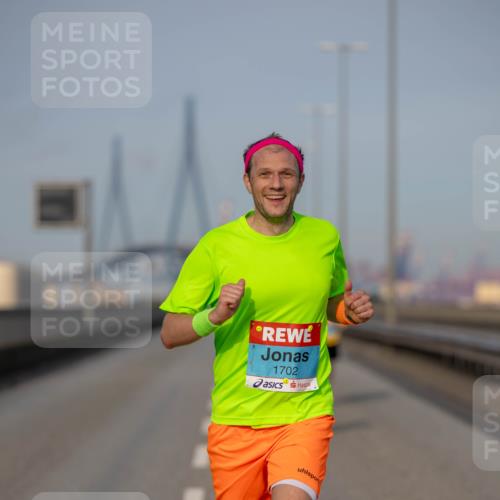 03.10.2026 - Köhlbrandbrückenlauf Michael Strokosch http://msf.ph/oto/10804100 03.10.2026 09:41:13 Position 3 1702 meine-sportfotos.de
