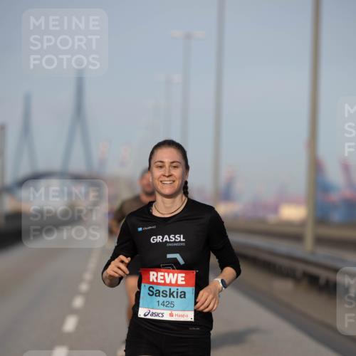 03.10.2026 - Köhlbrandbrückenlauf Michael Strokosch http://msf.ph/oto/10804105 03.10.2026 09:41:17 Position 3 1425 meine-sportfotos.de