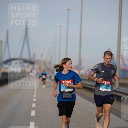 03.10.2026 - Köhlbrandbrückenlauf Michael Strokosch http://msf.ph/oto/10804115 03.10.2026 09:41:31 Position 3 2278, 1142, 1 meine-sportfotos.de