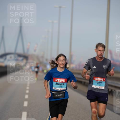 03.10.2026 - Köhlbrandbrückenlauf Michael Strokosch http://msf.ph/oto/10804117 03.10.2026 09:41:31 Position 3 2278, 1142 meine-sportfotos.de