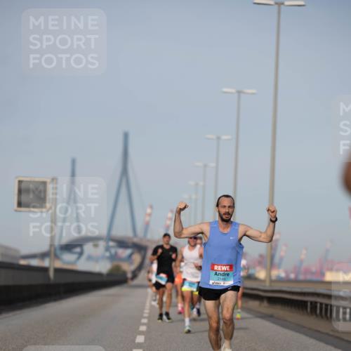 03.10.2026 - Köhlbrandbrückenlauf Michael Strokosch http://msf.ph/oto/10804137 03.10.2026 09:41:56 Position 3 2149 meine-sportfotos.de