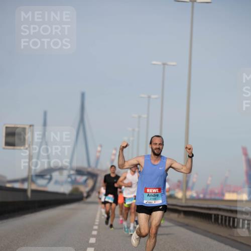 03.10.2026 - Köhlbrandbrückenlauf Michael Strokosch http://msf.ph/oto/10804138 03.10.2026 09:41:56 Position 3 2149 meine-sportfotos.de