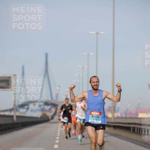 03.10.2026 - Köhlbrandbrückenlauf Michael Strokosch http://msf.ph/oto/10804139 03.10.2026 09:41:57 Position 3 2149 meine-sportfotos.de