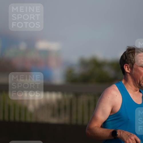 03.10.2026 - Köhlbrandbrückenlauf Michael Strokosch http://msf.ph/oto/10804158 03.10.2026 09:42:36 Position 3  meine-sportfotos.de