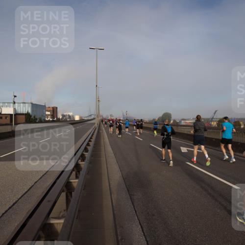 03.10.2026 - Köhlbrandbrückenlauf Michael Strokosch http://msf.ph/oto/10805896 03.10.2026 09:17:56 Position 3  meine-sportfotos.de