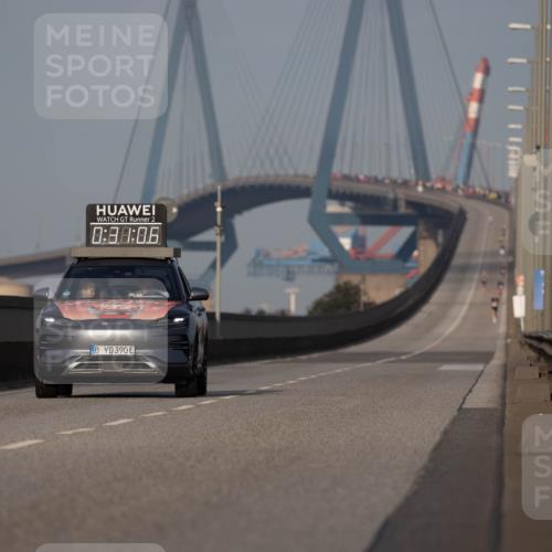 03.10.2026 - Köhlbrandbrückenlauf Michael Strokosch http://msf.ph/oto/10806001 03.10.2026 09:31:59 Position 3 2, 0, 88, 06, 39 meine-sportfotos.de