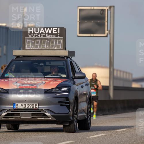 03.10.2026 - Köhlbrandbrückenlauf Michael Strokosch http://msf.ph/oto/10806032 03.10.2026 09:32:07 Position 3 2, 8, 88, 88, 390 meine-sportfotos.de