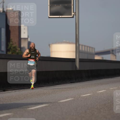 03.10.2026 - Köhlbrandbrückenlauf Michael Strokosch http://msf.ph/oto/10806038 03.10.2026 09:32:09 Position 3 2100 meine-sportfotos.de