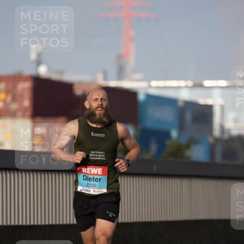 03.10.2026 - Köhlbrandbrückenlauf Michael Strokosch http://msf.ph/oto/10806052 03.10.2026 09:32:15 Position 3 2100 meine-sportfotos.de