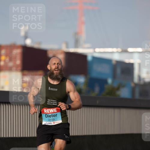 03.10.2026 - Köhlbrandbrückenlauf Michael Strokosch http://msf.ph/oto/10806054 03.10.2026 09:32:15 Position 3 2100 meine-sportfotos.de