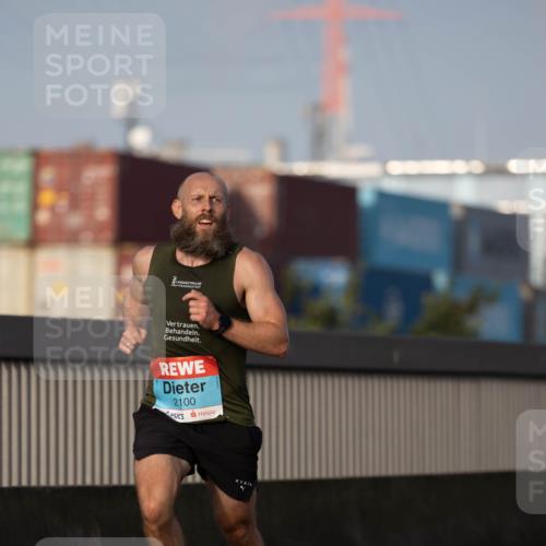 03.10.2026 - Köhlbrandbrückenlauf Michael Strokosch http://msf.ph/oto/10806056 03.10.2026 09:32:15 Position 3 2100 meine-sportfotos.de
