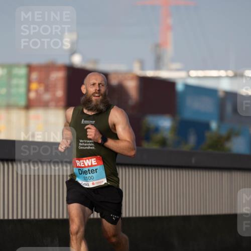 03.10.2026 - Köhlbrandbrückenlauf Michael Strokosch http://msf.ph/oto/10806057 03.10.2026 09:32:16 Position 3 2100 meine-sportfotos.de