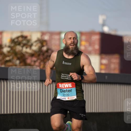 03.10.2026 - Köhlbrandbrückenlauf Michael Strokosch http://msf.ph/oto/10806063 03.10.2026 09:32:16 Position 3 2100 meine-sportfotos.de
