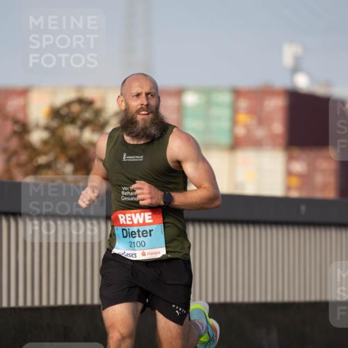 03.10.2026 - Köhlbrandbrückenlauf Michael Strokosch http://msf.ph/oto/10806065 03.10.2026 09:32:16 Position 3 2100 meine-sportfotos.de