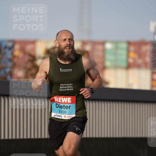 03.10.2026 - Köhlbrandbrückenlauf Michael Strokosch http://msf.ph/oto/10806068 03.10.2026 09:32:16 Position 3 2100 meine-sportfotos.de