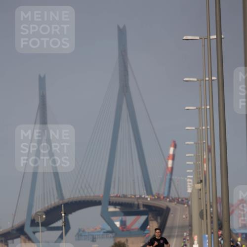 03.10.2026 - Köhlbrandbrückenlauf Michael Strokosch http://msf.ph/oto/10806110 03.10.2026 09:33:11 Position 3  meine-sportfotos.de