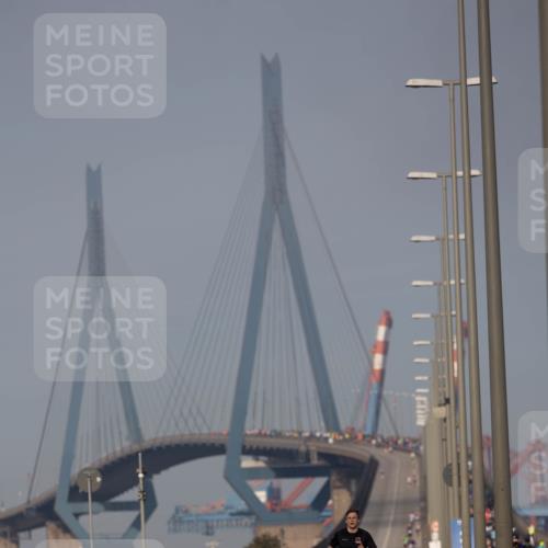 03.10.2026 - Köhlbrandbrückenlauf Michael Strokosch http://msf.ph/oto/10806113 03.10.2026 09:33:11 Position 3  meine-sportfotos.de