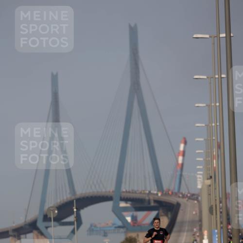 03.10.2026 - Köhlbrandbrückenlauf Michael Strokosch http://msf.ph/oto/10806125 03.10.2026 09:33:14 Position 3  meine-sportfotos.de