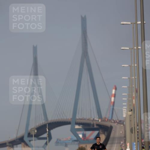 03.10.2026 - Köhlbrandbrückenlauf Michael Strokosch http://msf.ph/oto/10806127 03.10.2026 09:33:14 Position 3 11 meine-sportfotos.de