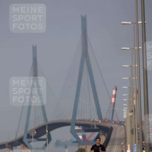 03.10.2026 - Köhlbrandbrückenlauf Michael Strokosch http://msf.ph/oto/10806129 03.10.2026 09:33:14 Position 3  meine-sportfotos.de