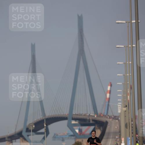 03.10.2026 - Köhlbrandbrückenlauf Michael Strokosch http://msf.ph/oto/10806130 03.10.2026 09:33:14 Position 3  meine-sportfotos.de