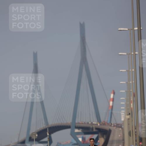 03.10.2026 - Köhlbrandbrückenlauf Michael Strokosch http://msf.ph/oto/10806133 03.10.2026 09:33:15 Position 3  meine-sportfotos.de