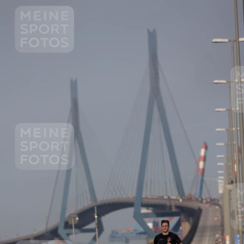 03.10.2026 - Köhlbrandbrückenlauf Michael Strokosch http://msf.ph/oto/10806135 03.10.2026 09:33:16 Position 3  meine-sportfotos.de