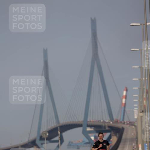 03.10.2026 - Köhlbrandbrückenlauf Michael Strokosch http://msf.ph/oto/10806140 03.10.2026 09:33:16 Position 3  meine-sportfotos.de