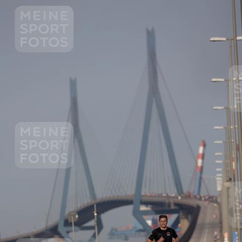 03.10.2026 - Köhlbrandbrückenlauf Michael Strokosch http://msf.ph/oto/10806142 03.10.2026 09:33:16 Position 3  meine-sportfotos.de