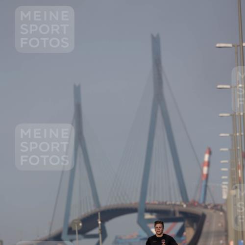 03.10.2026 - Köhlbrandbrückenlauf Michael Strokosch http://msf.ph/oto/10806143 03.10.2026 09:33:18 Position 3  meine-sportfotos.de