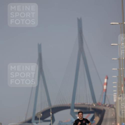 03.10.2026 - Köhlbrandbrückenlauf Michael Strokosch http://msf.ph/oto/10806147 03.10.2026 09:33:18 Position 3  meine-sportfotos.de