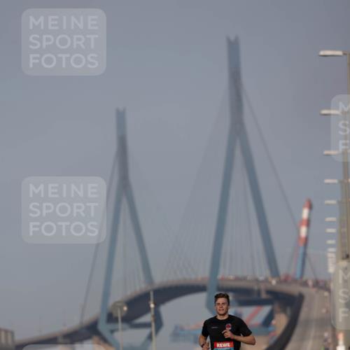 03.10.2026 - Köhlbrandbrückenlauf Michael Strokosch http://msf.ph/oto/10806149 03.10.2026 09:33:19 Position 3  meine-sportfotos.de