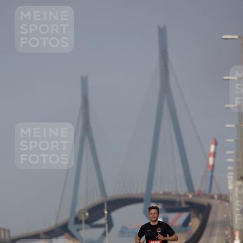 03.10.2026 - Köhlbrandbrückenlauf Michael Strokosch http://msf.ph/oto/10806150 03.10.2026 09:33:19 Position 3  meine-sportfotos.de