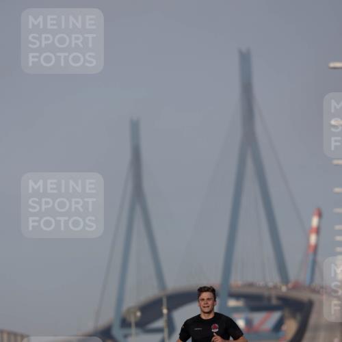 03.10.2026 - Köhlbrandbrückenlauf Michael Strokosch http://msf.ph/oto/10806161 03.10.2026 09:33:21 Position 3 1773 meine-sportfotos.de