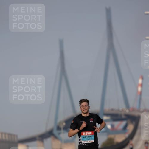 03.10.2026 - Köhlbrandbrückenlauf Michael Strokosch http://msf.ph/oto/10806180 03.10.2026 09:33:23 Position 3 1773 meine-sportfotos.de
