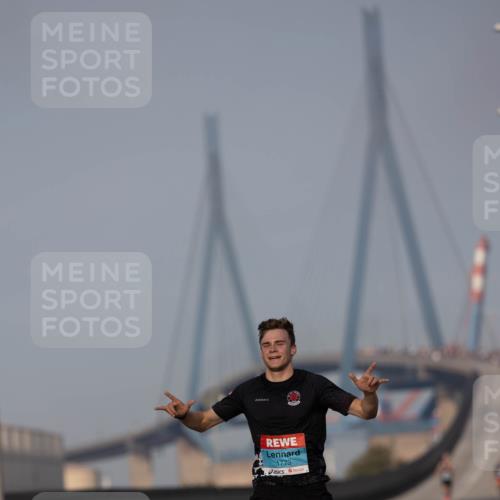 03.10.2026 - Köhlbrandbrückenlauf Michael Strokosch http://msf.ph/oto/10806186 03.10.2026 09:33:23 Position 3 1773 meine-sportfotos.de