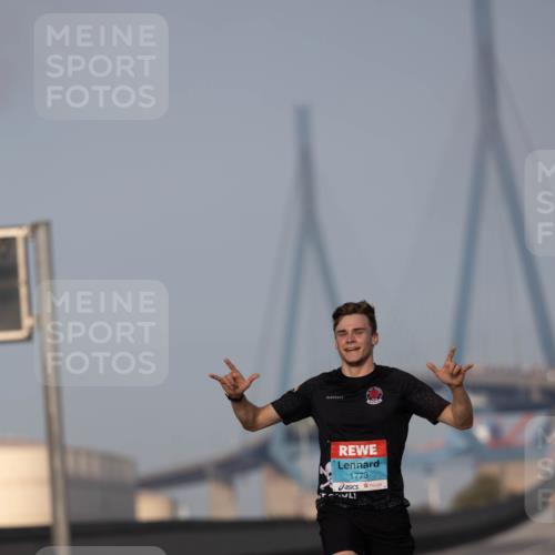 03.10.2026 - Köhlbrandbrückenlauf Michael Strokosch http://msf.ph/oto/10806194 03.10.2026 09:33:24 Position 3 1773 meine-sportfotos.de