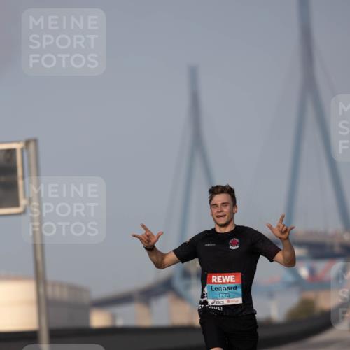 03.10.2026 - Köhlbrandbrückenlauf Michael Strokosch http://msf.ph/oto/10806195 03.10.2026 09:33:24 Position 3 1773 meine-sportfotos.de