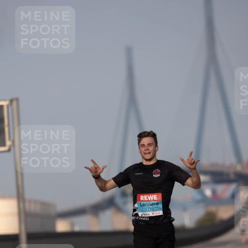 03.10.2026 - Köhlbrandbrückenlauf Michael Strokosch http://msf.ph/oto/10806196 03.10.2026 09:33:24 Position 3 1773 meine-sportfotos.de