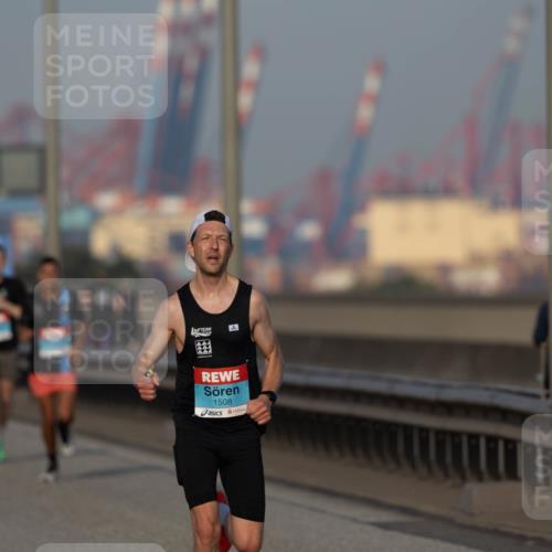 03.10.2026 - Köhlbrandbrückenlauf Michael Strokosch http://msf.ph/oto/10806258 03.10.2026 09:33:59 Position 3 2, 4, 1508 meine-sportfotos.de