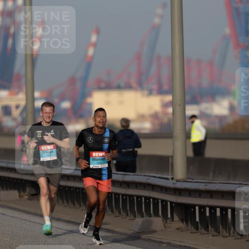 03.10.2026 - Köhlbrandbrückenlauf Michael Strokosch http://msf.ph/oto/10806276 03.10.2026 09:34:04 Position 3 2026, 2106, 1263 meine-sportfotos.de