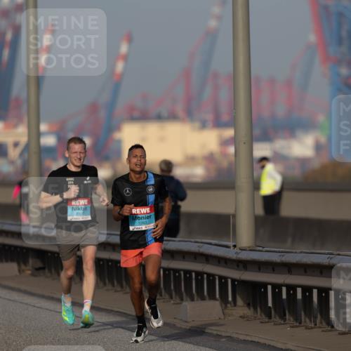 03.10.2026 - Köhlbrandbrückenlauf Michael Strokosch http://msf.ph/oto/10806281 03.10.2026 09:34:05 Position 3 2020, 2106, 1263 meine-sportfotos.de
