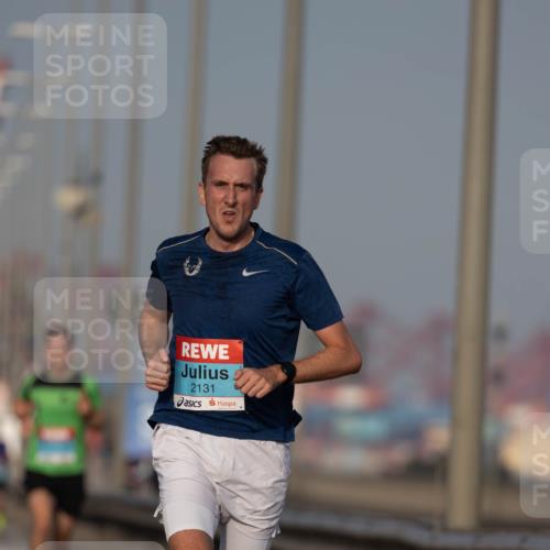 03.10.2026 - Köhlbrandbrückenlauf Michael Strokosch http://msf.ph/oto/10806315 03.10.2026 09:34:42 Position 3 2131 meine-sportfotos.de