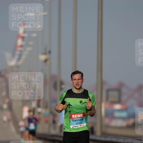 03.10.2026 - Köhlbrandbrückenlauf Michael Strokosch http://msf.ph/oto/10806343 03.10.2026 09:34:48 Position 3 30, 2043 meine-sportfotos.de