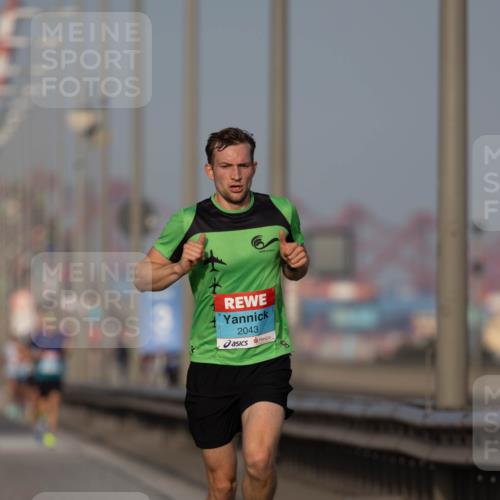 03.10.2026 - Köhlbrandbrückenlauf Michael Strokosch http://msf.ph/oto/10806357 03.10.2026 09:34:49 Position 3 2043 meine-sportfotos.de