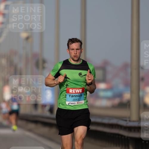 03.10.2026 - Köhlbrandbrückenlauf Michael Strokosch http://msf.ph/oto/10806361 03.10.2026 09:34:49 Position 3 2043 meine-sportfotos.de
