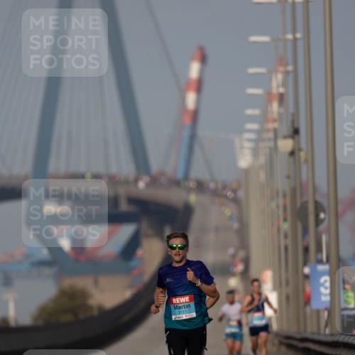 03.10.2026 - Köhlbrandbrückenlauf Michael Strokosch http://msf.ph/oto/10806378 03.10.2026 09:35:03 Position 3 2111 meine-sportfotos.de