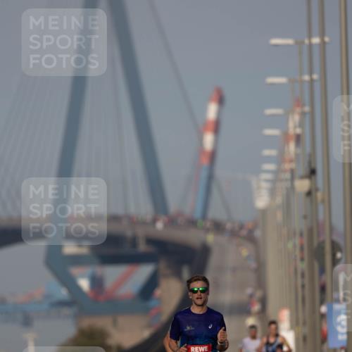 03.10.2026 - Köhlbrandbrückenlauf Michael Strokosch http://msf.ph/oto/10806384 03.10.2026 09:35:04 Position 3 2111 meine-sportfotos.de
