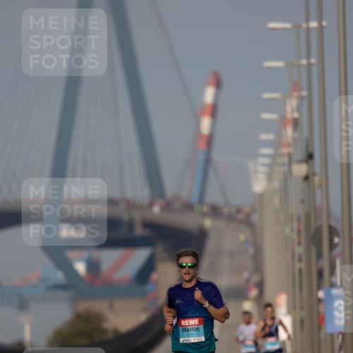 03.10.2026 - Köhlbrandbrückenlauf Michael Strokosch http://msf.ph/oto/10806388 03.10.2026 09:35:04 Position 3 2111 meine-sportfotos.de